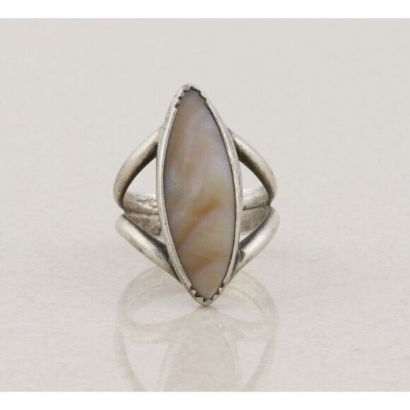 Unbranded Jewelry - Sterling Silver Mother of Pearl Ring Size 6